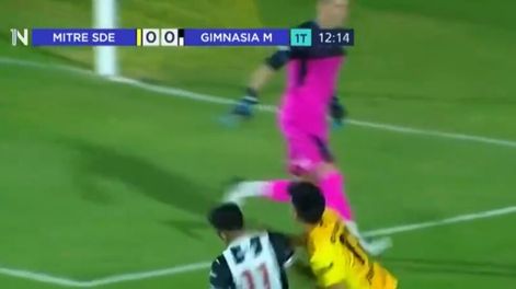 Momento exacto que Santi González recibe un golpe por parte de Saayavedra. Descalificador. / Captura.
