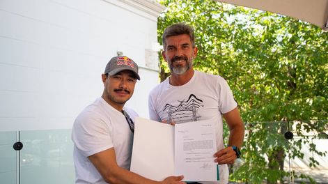 El intendente Ulpaino Suárez declaró al reconocido andinista mundial Nirmal Purja como Huésped de Honor. Foto: Prensa Ciudad de Mendoza