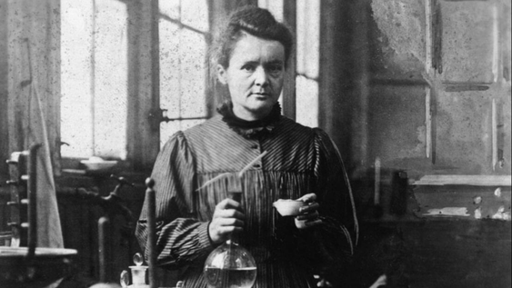 Maria Salomea Skodowska-Curie, más conocida como Marie Curie o Madame Curie, fue una física y química de origen polaco. Pionera en el campo de la radiactividad, es la primera y única persona en recibir dos premios Nobel en distintas especialidades científicas: Física y Química. Maria Salomea Skodowska-Curie, más conocida como Marie Curie o Madame Curie, fue una física y química de origen polaco. Pionera en el campo de la radiactividad, es la primera y única persona en recibir dos premios Nobel en distintas especialidades científicas: Física y Química.