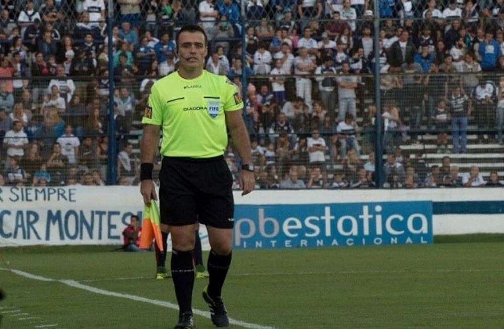 Cristian Navarro oficiará de árbitro asistente de Darío Herrera y Mauro Vigliano, en el inicio de la Libertadores.