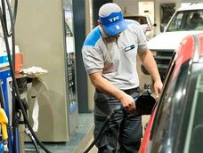YPF confirmó que subirá los precios 1% desde este jueves. YPF confirmó que subirá los precios 1% desde este jueves.