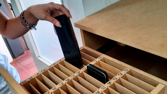 Uncuyo: el Colegio Universitario Central implementará la caja de guardado para celulares.