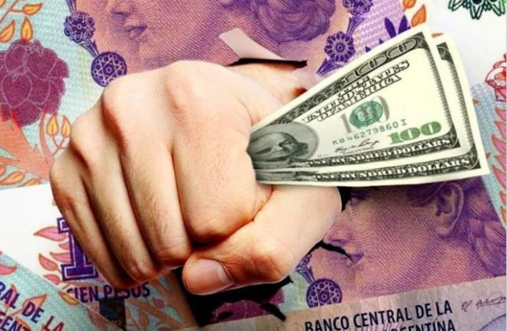 Dólar: el nuevo cepo arrancó con el Blue a $145, con subas de los paralelos y demoras para comprar en los bancos