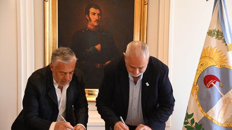 El gobernador Alfredo Cornejo y el intendente de San Carlos, Alejandro Morillas.&nbsp;