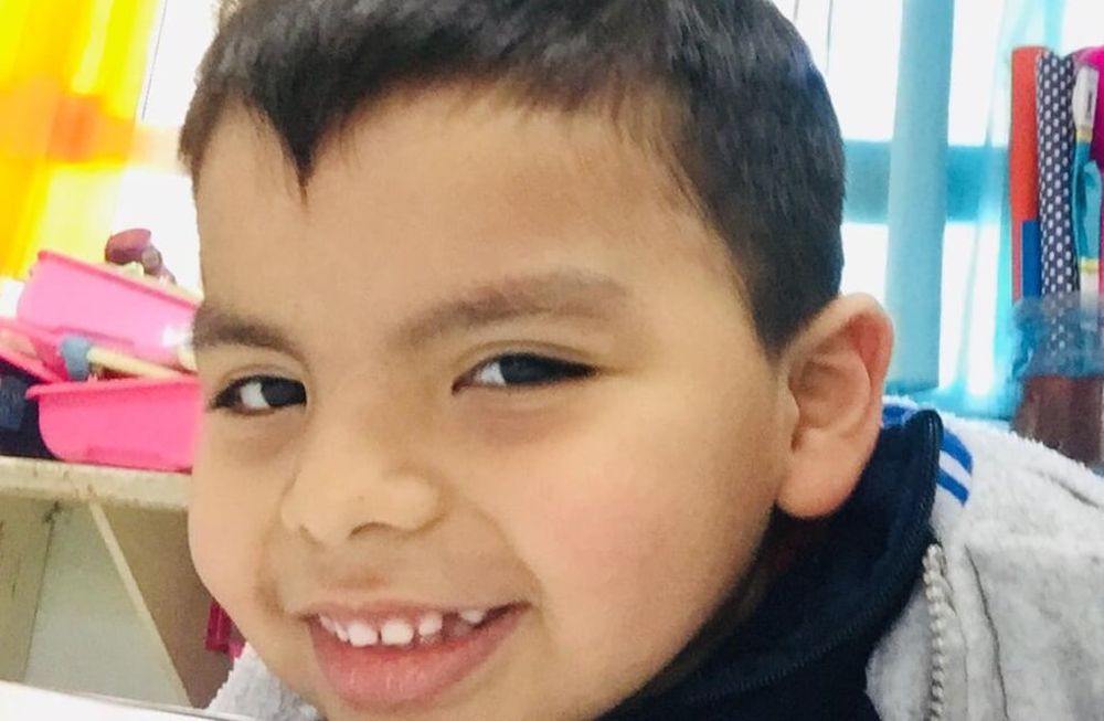 Efraín Dalcecco es uno de los voluntarios que siempre está ayudando en un comedor comunitario. Pero ahora él y su familia necesitan ayuda para viajar a Paraguay e iniciar un costoso tratamiento de células madre. Cómo ayudar. Foto: Gentileza.