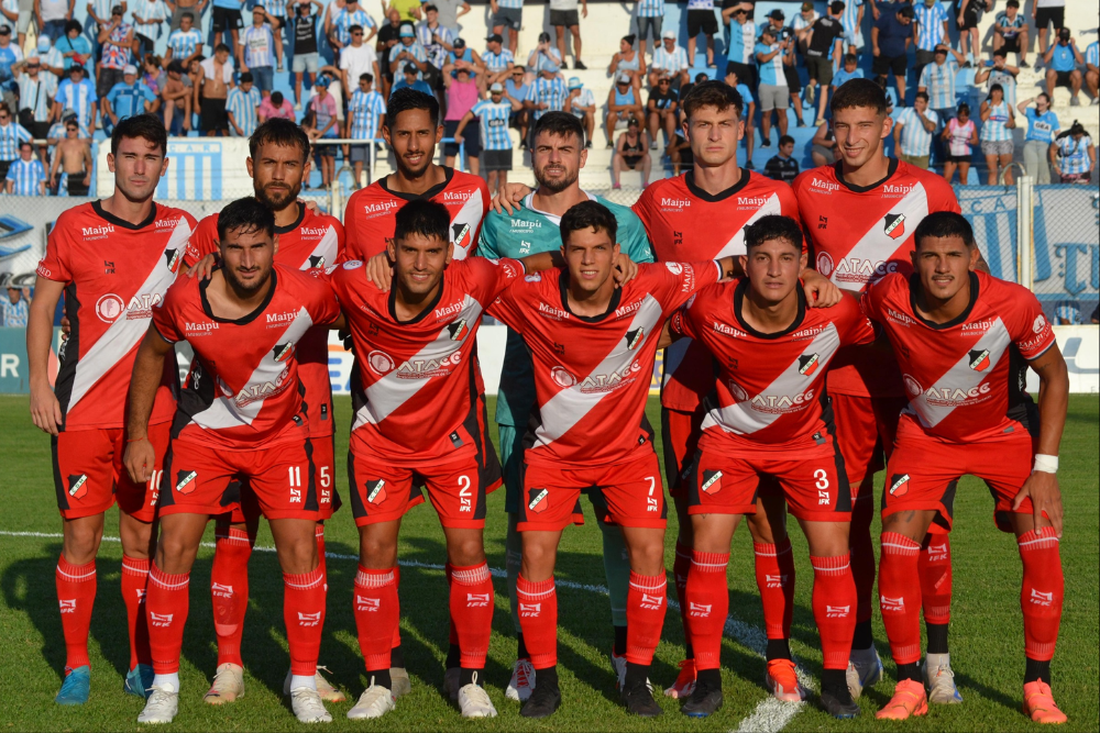 Deportivo Maip&uacute; en su debut ante Racing de C&oacute;rdoba, por la primera fecha de la Zona A de la Primera Nacional