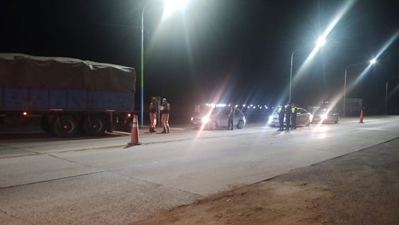 detuvieron a un camionero ebrio en un operativo interprovincial en desaguadero
