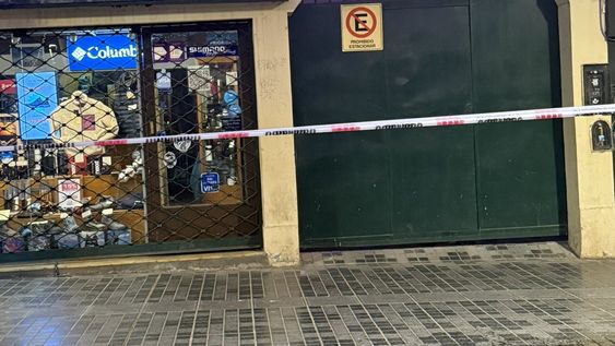 Apuñalaron a un joven en la calle Arístides