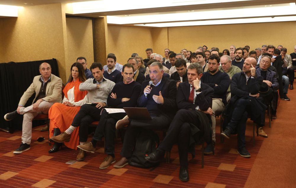 El titular de ARCA explicó las nuevas medidas a los empresarios mendocinos