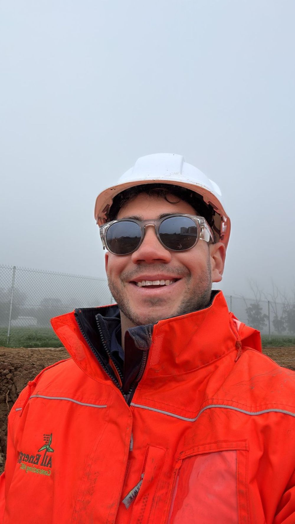 Bruno trabajando en una solar farm en Australia