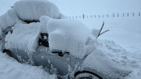 Las intensas nevadas, por las que rige una alerta amarilla, continuarán durante los próximos días y mantendrán cerrados los centros de esquí.