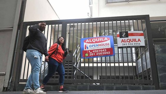 Desde este domingo, el suplemento Economía incluirá una columna quincenal de Enrique Abatti, abogado y experto en derecho inmobiliario. Foto: José Gutierrez / Los Andes