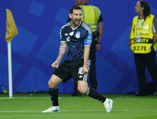 Es oficial: Argentina jugará frente a Inglaterra con la camiseta azul como en el 86.&nbsp;