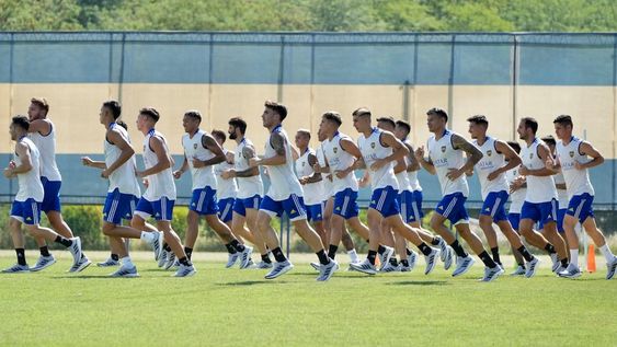 El xeneize informó otros 5 que se suman al de Eduardo Salvio -aislado en Portugal-.