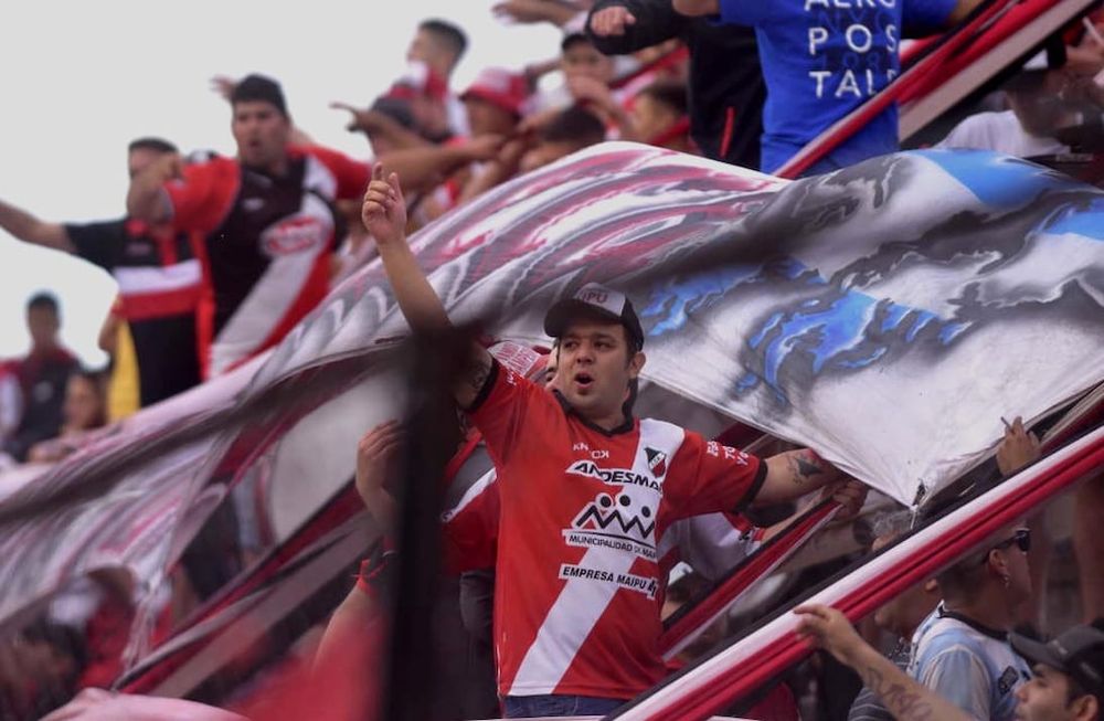 Floja presencia y fastidio en el Estadio del Deportivo Maipú