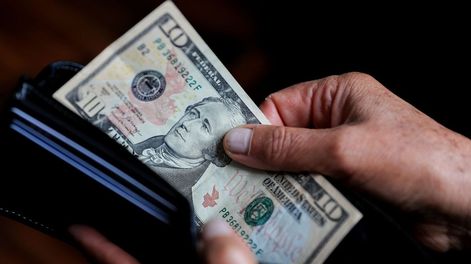 Ya es oficial qué precio tendrá el dólar este jueves 17 de julio, cuando abran los bancos