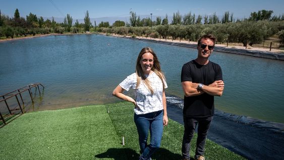 Los emprendedores Mailén y Germán quieren que en Mendoza se pueda ampliar la oferta de deportes al aire libre. Foto: Ignacio Blanco / Los Andes