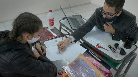 Los Andes | Personalizadas. Los chicos que tuvieron inconvenientes con las clases virtuales, desde hace 2 semanas volvieron a las aulas. Foto: Orlando Pelichotti / Los Andes.