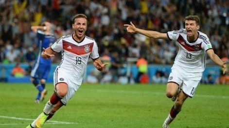 Por las redes sociales, el alemán Mario Gotze felicitó a Messi y a Argentina.