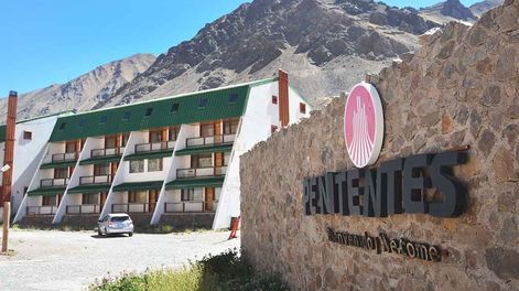 Los Andes | Centro de esquí  Penitentes, distante a 160 kilómetros de la ciudad de Mendoza, está situado en plena cordillera sobre la ruta internacional a Chile.Este complejo se encuentra cerrado al turismoFoto: José Gutierrez / Los Andes