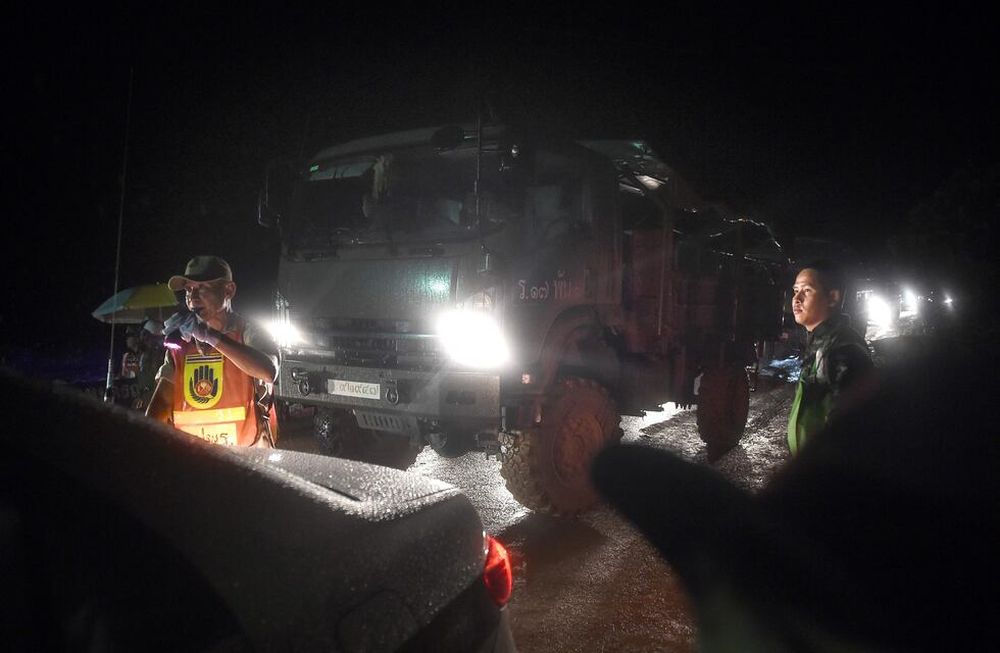 Rescataron a cuatro niños de la cueva de Tailandia, los demás deberán esperar