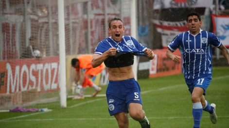 Gastón Gil Romero tuvo un regreso soñado a la titularidad yfue una de las figuras del Tomba y convirtió el gol que le dio al equipo mendocino la victoria ante Morón.