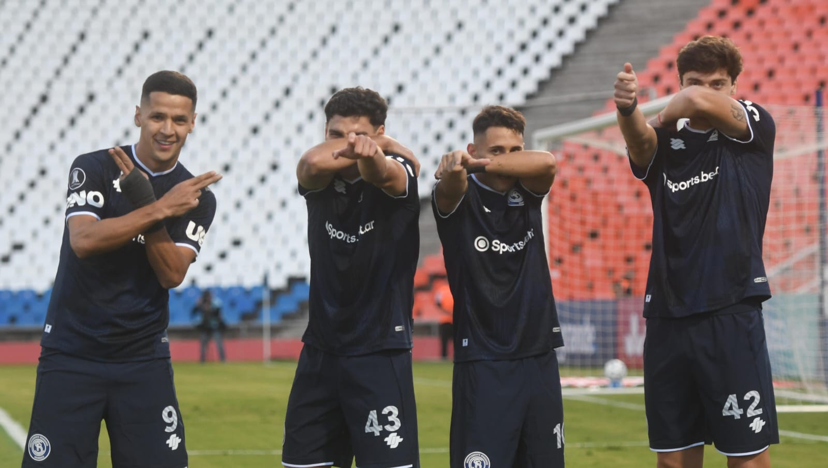 Un comienzo arrollador y con una delantera temible la Lepra está imponiéndose en su debut en la Libertadores.&nbsp;