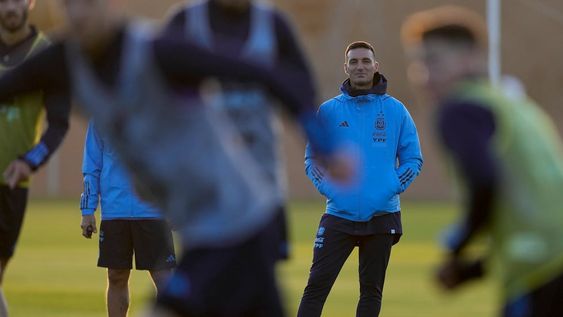 El técnico de Argentina, Lionel Scaloni, podría perder a un futbolista para las Eliminatorias.