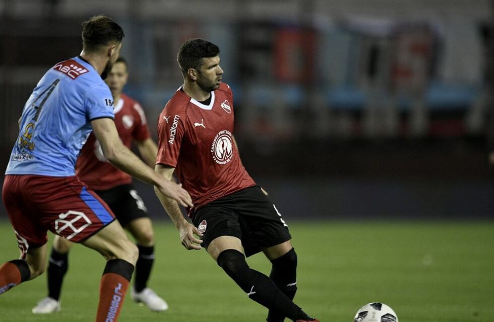 Independiente se enfrenta a Banfield en la continuidad de la Superliga