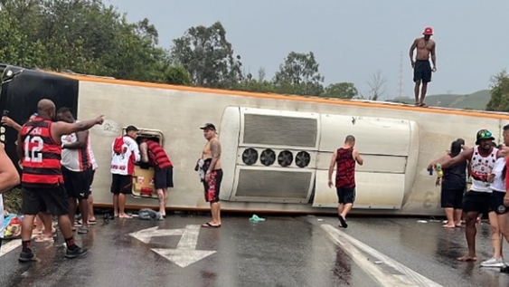 Hinchas del Flamengo involucrados en un accidente