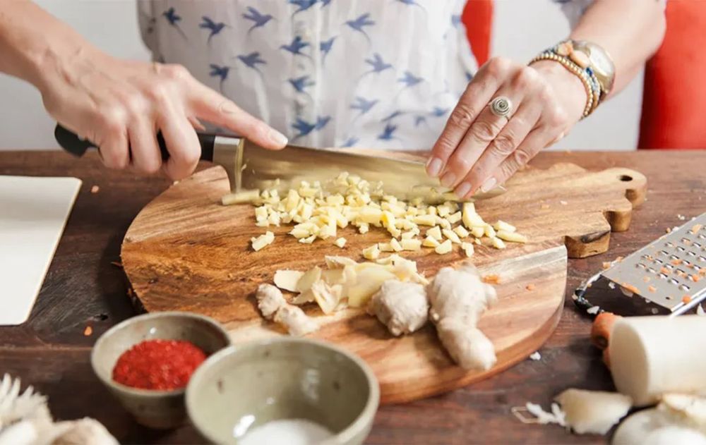 Estos beneficios muestran que el jengibre no se limita a la cocina y ofrece alternativas sorprendentes y prácticas. Estos beneficios muestran que el jengibre no se limita a la cocina y ofrece alternativas sorprendentes y prácticas.
