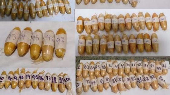 dos mulas fueron detenidos con 197 capsulas de cocaina en sus estomagos