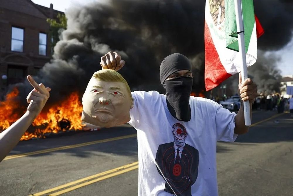 California demanda a la administración Trump por el despliegue de la Guardia Nacional en Los Ángeles.