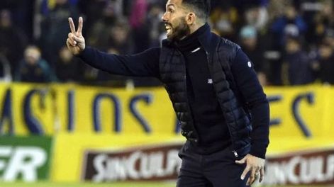 Carlos Tévez fue denunciado penalmente por usurpación de título de director técnico. / Gentileza.