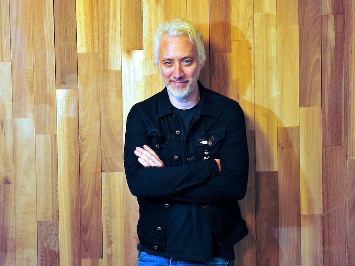 Con pocos adornos, moderna y tonos claros, así es la casa de Andy Kusnetzoff