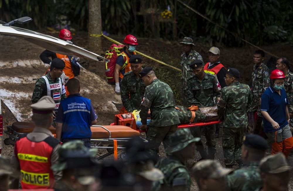 Complicado rescate de los chicos atrapados en una cueva de Tailandia