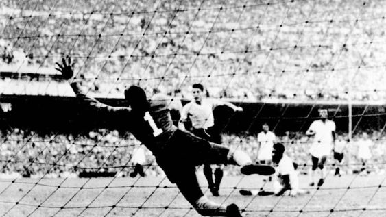 El triunfo del seleccionado de Uruguay sobre Brasil por 2-1 en el estadio Maracaná de Rio de Janiero, que definió la Copa del Mundo de fútbol de 1950 y es considerado como una de las máximas victorias deportivas del siglo XX. / Gentileza.