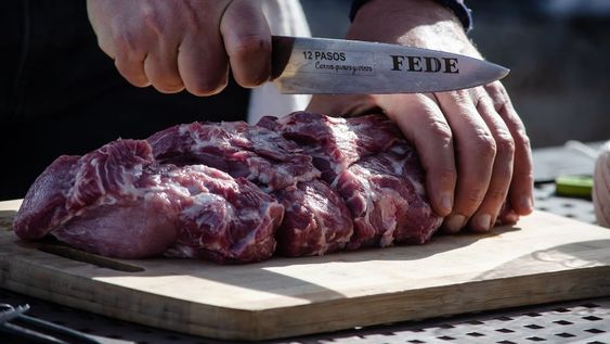 ¿Antojo de bondiola a la parrilla?: “Fuegos” te trae la receta