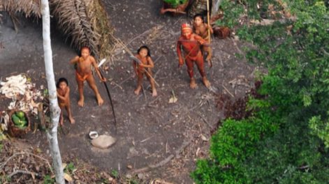 Video: drones captaron a una tribu aislada en la Amazonia brasileña