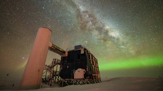 El telescopio IceCube utiliza el hielo para ver el universo.&nbsp;