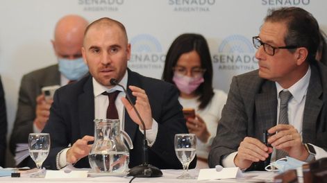Los Andes | Martín Guzmán junto a Miguel Pesce en el senado exponiendo por la deuda con el FMI . Foto Federico Lopez Claro