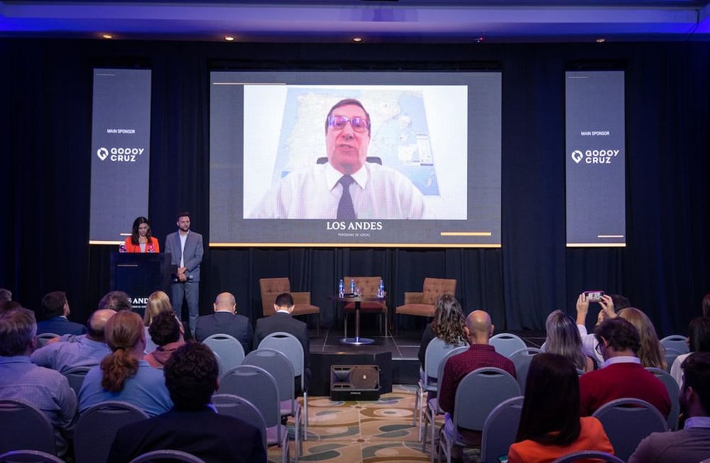 Ciclo Pilares, Gobierno Digital Séptimo encuentro del ciclo organizado por Los Andes reunió a referentes provinciales, nacionales e internacionales.En esta ocasión, fue un evento en vivo enfocado en tres ejes: Gobierno digital, ciberseguridad e inteligencia artificial.Se realizo en el Hotel Condor de Los Andes Desde Madrid por Andrés Rundu, embajador de Estonia ante España y AndorraFoto: Ignacio Blanco / Los Andes