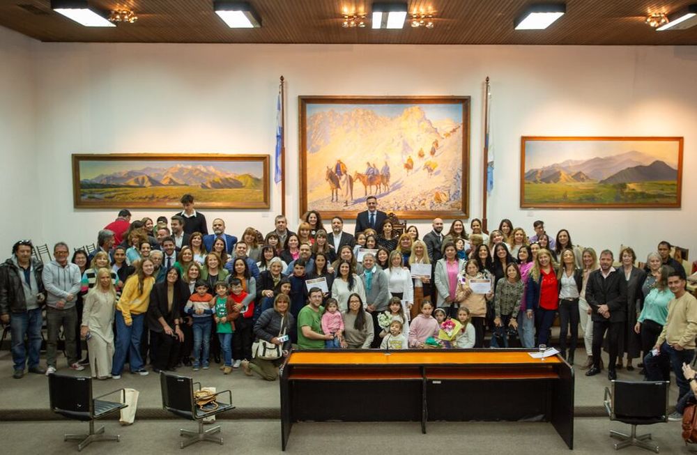 Maestras y maestros fueron distinguidos por el HCD de la Ciudad