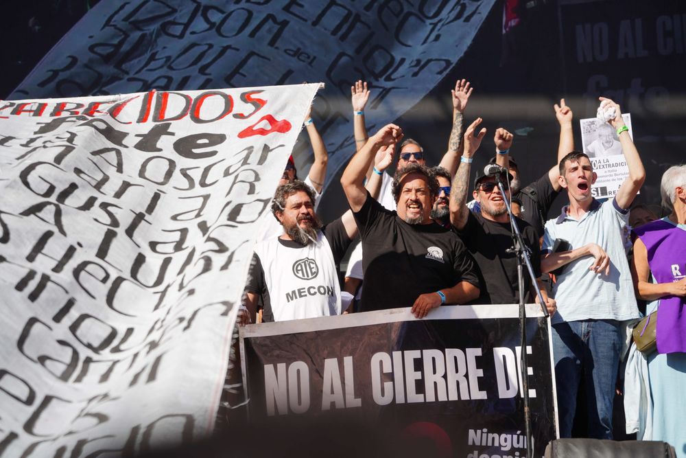 Organismos de derechos humanos realizarán hoy la marcha en Plaza de Mayo para conmemorar un nuevo aniversario del Golpe de Estado de 1976, que en esta oportunidad tendrá una simbología especial por cumplirse 50 años. En ese marco se realizarán movilizaciones en las ciudades más importantes del país por el Día de la Memoria, Verdad y Justicia, mientras que la principal convocatoria, como siempre, será en la histórica plaza frente a la Casa Rosada.