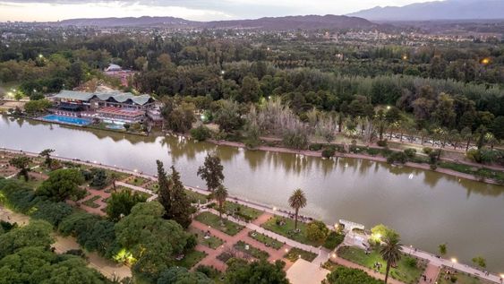 El lago del Parque General San Martín. Archivo &nbsp;