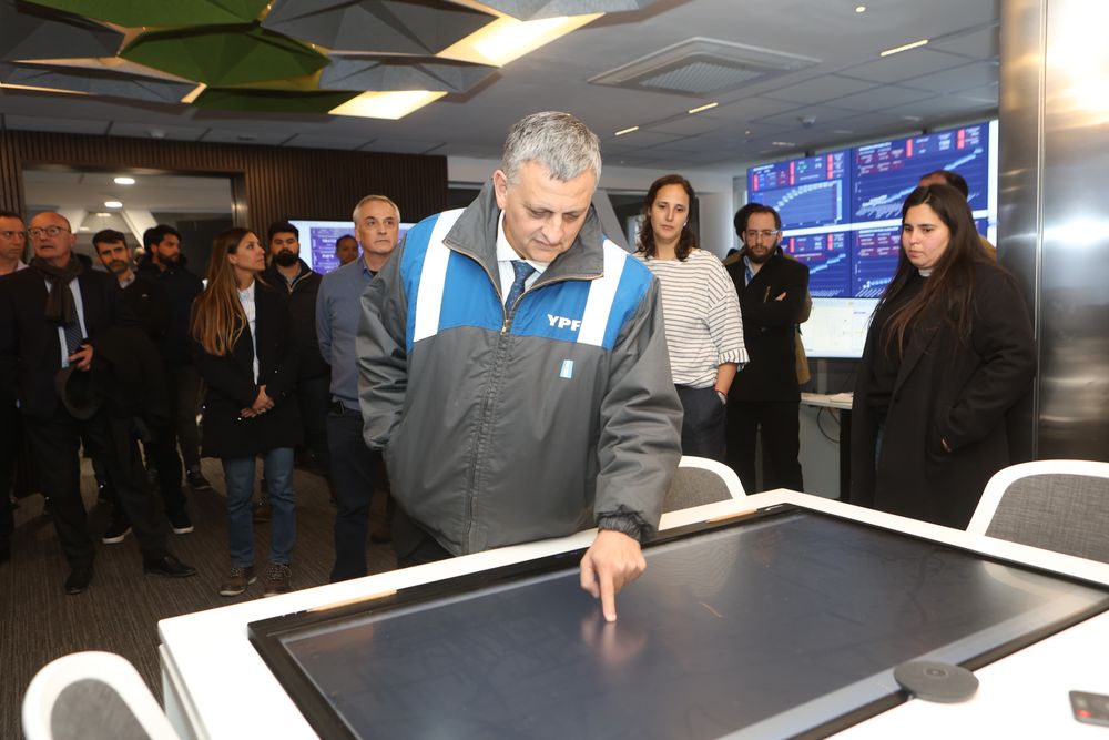 YPF inauguró su Centro de Inteligencia en Tiempo Real en Luján de Cuyo