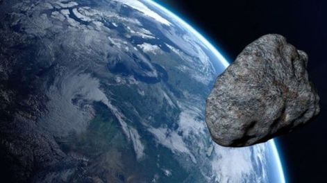 El asteroide pasará 10 veces más cerca que los satélites que orbitan sobre nuestro plantea.
