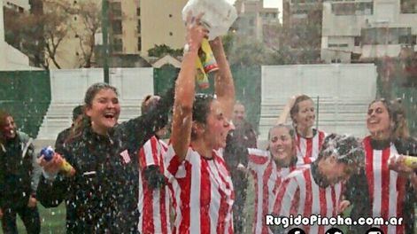 Papelón de la AFA: las campeonas tuvieron que festejar con un bidón