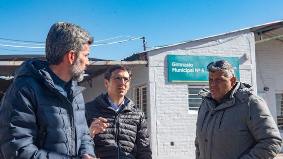 Ulpiano Suarez recorrió las obras que se realizan en el Gimnasio Nº5