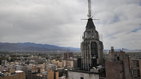 Así estará el tiempo mañana: frío y con precipitaciones aisladas.